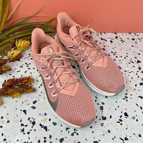 NIKE Quest 2 Women’s Rose Quartz Foam Midsole Running Performance Sneakers Sz 8 - Picture 1 of 11